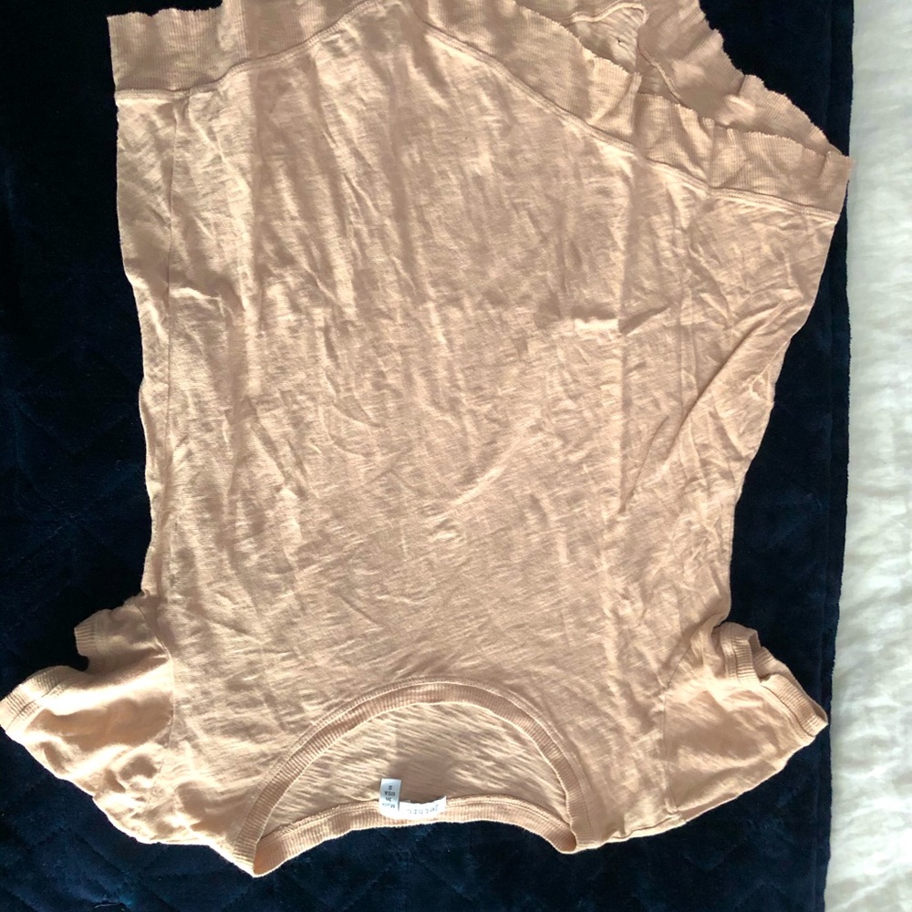 Lovely peach toned Jethro jagged edge short sleeve